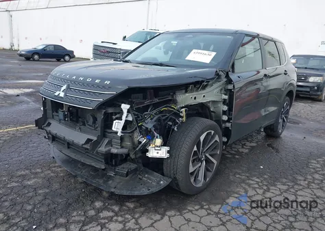 2024 Mitsubishi Outlander Se 2.5 S-Awc z USA, uszkodzony, nr VIN JA4J4VA8XRZ064575